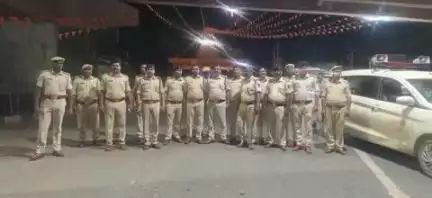 ईद-उल-अज़हा (बकरीद) को शांतिपूर्ण और सुरक्षित माहौल में सम्पन्न कराने एवं विधि-व्यवस्था बनाए रखने के दृष्टिगत आज दिनांक 06.06.25 को बकरीद पर्व की पूर्व संध्या पर कटिहार पुलिस द्वारा निरंतर फ्लैग-मार्च किया जा रहा है।
