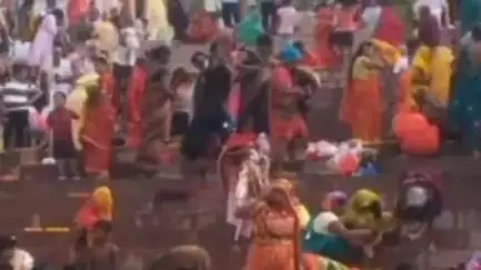 सकलडीहा: निर्जला एकादशी पर बलुआ स्थित पश्चिमी वाहिनी गंगा तट पर स्नान, हजारों श्रद्धालुओं ने किया स्नान, सुरक्षा के पुख्ता इंतजाम