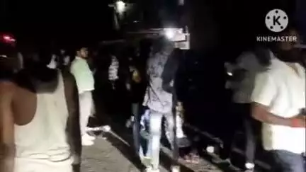 तेंदूखेड़ा: लखनपुर के पास अज्ञात वाहन ने बाइक सवारों को मारी टक्कर, एक की मौत, दो घायल