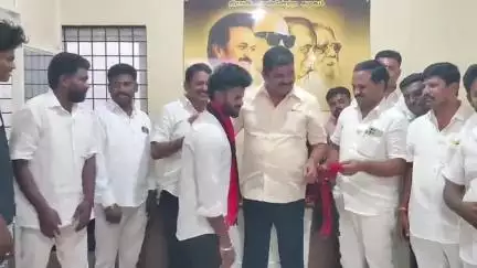ஓசூர்: தளிசாலை, திமுக மாவட்ட அலுவலகத்தில் சூளகிரி பகுதி அதிமுக, தவெகவினர் எம்எல்ஏ முன்னிலையில் திமுகவில் இணைந்தனர்