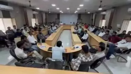 धरियावद: पंचायत समिति सभागार धरियावद में ब्लॉक के ईमित्र संचालकों की बैठक आयोजित, दिए गए आवश्यक निर्देश