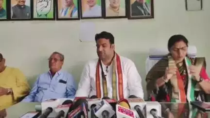 बलौदाबाज़ार: छत्तीसगढ़ में स्कूल युक्ति युक्तकरण पर विवाद, कांग्रेस का आरोप- 10,463 स्कूल बंद होंगे, कांग्रेस नेताओं ने दी जानकारी