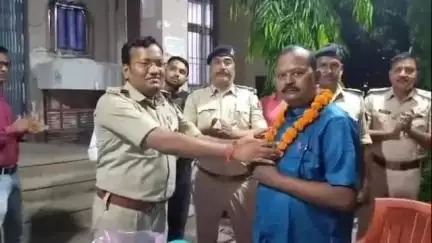 अमरपुर: अमरपुर थाना में एसआई नकुल प्रसाद रावत को सम्मानजनक विदाई दी गई, सहकर्मी हुए भावुक