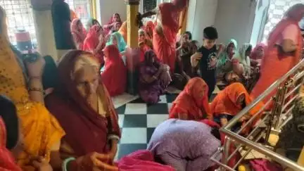 केशोरायपाटन: कापरेन में निर्जला एकादशी पर समाजसेवियों ने जगह-जगह स्टाल लगाकर आमजन को पिलाया ठंडा शर्बत