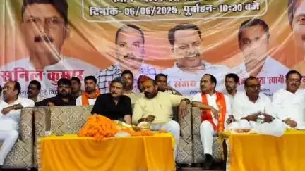 विजयीपुर: विजयीपुर सहित भोरे विधानसभा के प्रवासी लोगों के साथ देवरिया में शिक्षा मंत्री का जनसंवाद