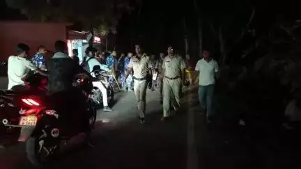 বারাসাত ১: কুরবানী ঈদের আগে কোটরা ফলদি এলাকায় পুলিশের রুটমার্চ: শান্তি বজায় রাখার বার্তা