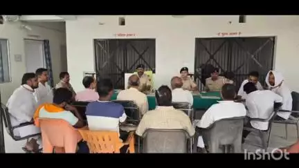 कोचस: परसथुआ थाना परिसर में शांति समिति की बैठक आयोजित की गई