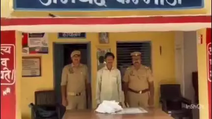 छिबरामऊ: विशुनगढ़ थाना पुलिस ने मुखबिर की सूचना पर एक युवक को 19 देसी पुउआ के साथ गिरफ्तार कर जेल भेजा
