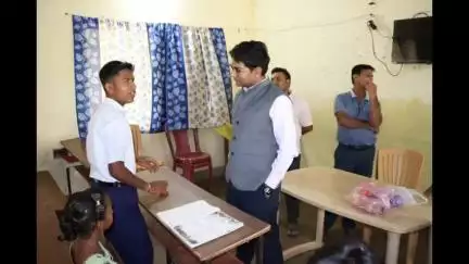 दुमका: उपायुक्त ने श्री अमड़ा स्थित नेत्रहीन विद्यालय और बाल गृह का किया निरीक्षण