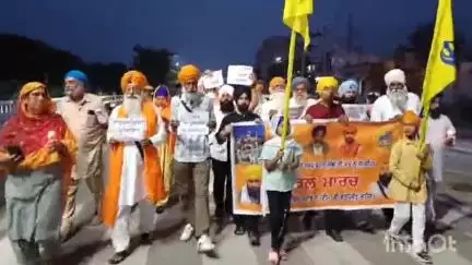 ਫਤਿਹਗੜ੍ਹ ਸਾਹਿਬ: ਸਰਹਿੰਦ ਜੋਤੀ ਸਰੂਪ ਮੋੜ ਤੱਕ ਵਾਰਿਸ ਪੰਜਾਬ ਦੇ ਜਥੇਬੰਦੀ ਵੱਲੋਂ ਕੱਢਿਆ ਗਿਆ ਕੈਂਡਲ ਮਾਰਚ
