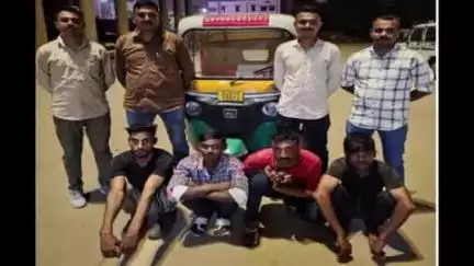 અમદાવાદ શહેર: ઓટોરિક્ષામાં પેસેન્જરને બેસાડી નજર ચૂકવી ચોરી કરનાર ગેંગ ગીતામંદિરથી ઝડપાઈ