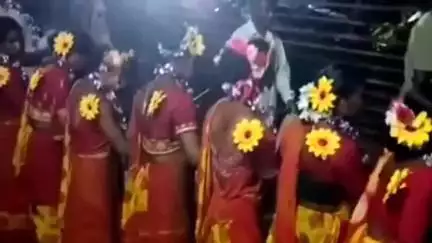 বিনপুর ২: কুশমোরাতে এলাকার আদিবাসী মানুষ জনদের উদ্দ্যোগে আয়োজিত হল মাঃ মড়ে