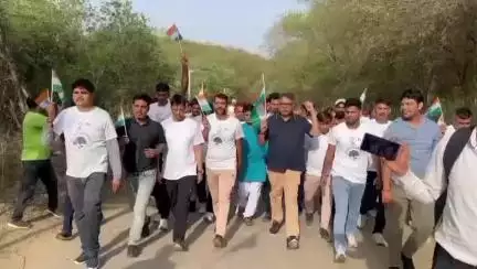 सांगानेर: जयपुर में आमेर में 'वंदे गंगा जल संरक्षण जन अभियान' के तहत पर्यावरण दौड़ और तिरंगा यात्रा का आयोजन किया गया