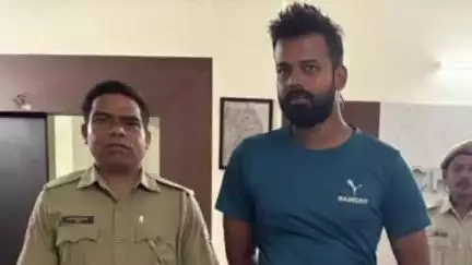 ଭୁବନେଶ୍ବର ମ୍ୟୁନିସିପାଲଟି କର୍ପୋରେସନ: ପାନ ଦୋକାନରେ ବିଦେଶୀ ମଦ ବିକ୍ରି କରିବା ଅଭିଯୋଗରେ ଜଣଙ୍କୁ ଗିରଫ କଲା ଚନ୍ଦକା ପୋଲିସ
