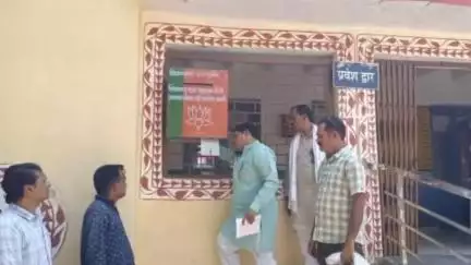 पवई: गुनोर विधायक राजेश वर्मा ने सलेहा स्वास्थ्य केंद्र में लगी शिकायत पेटी खोली