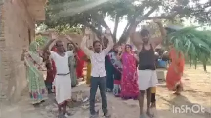 छिबरामऊ: रनधीरपुर गांव में सड़क न बनने को लेकर ग्रामीणों ने किया विरोध प्रदर्शन जताई नाराजगी #Jansamasya