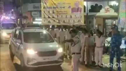 सोनबरसा: आगामी बकरीद पर्व को लेकर सदर थाना क्षेत्र में निकाला गया फ्लैग मार्च
