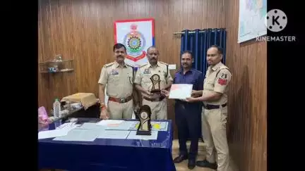 रायगढ़: कोतरारोड़ पुलिस ने आंगनबाड़ी सहायिकाओं, मितानिन व पुलिस मित्रों को प्रशस्ति पत्र देकर किया सम्मानित