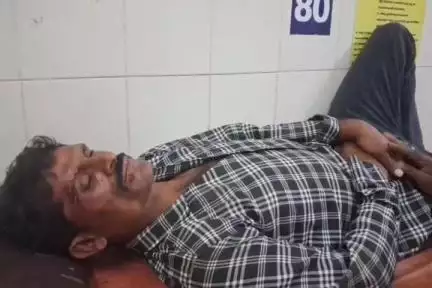 పుంగనూరు: ఆగి ఉన్న లారీని వెనక వైపు నుంచి.  ఢీకొన్న ద్విచక్ర వాహనం వ్యక్తికి గాయాలు.