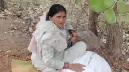 झांसी: पहूंज नदी, ग्रासलैंड, करारी समेत अन्य शराब के अड्डों पर आबकारी विभाग ने चलाया अभियान, एक महिला को किया गिरफ्तार