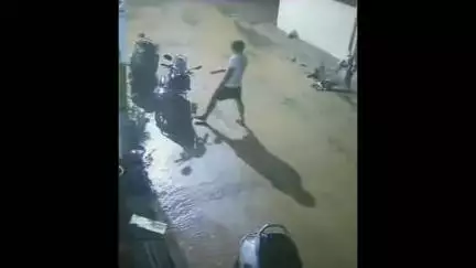 हवेली: वाघोली येथे अज्ञात चोरट्यांनी दुचाकी या चोरून नेल्याच्या घटनेचा व्हिडिओ आला समोर
