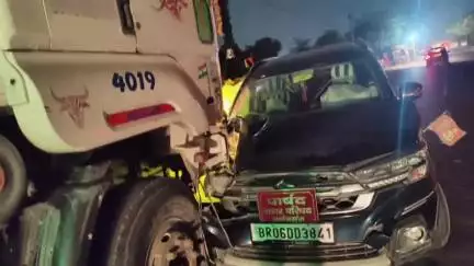 मरवन: मडवन अख्तियारपुर में ट्रक और कार की टक्कर, तीन लोग घायल