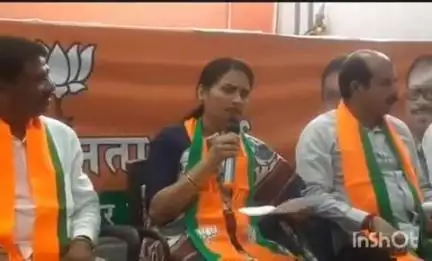 नाशिक: आदिवासी आयोग मंजुरीचे स्वागत, केंद्रीय माजी आरोग्य राज्यमंत्री डॉ. भारती पवार यांची पत्रकार परिषदेत माहिती
