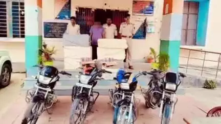 फुलवरिया: कोयलादेवा में छापेमारी: 396 लीटर शराब बरामद, 4 बाइक जब्त, 1 गिरफ्तार, 5 फरार