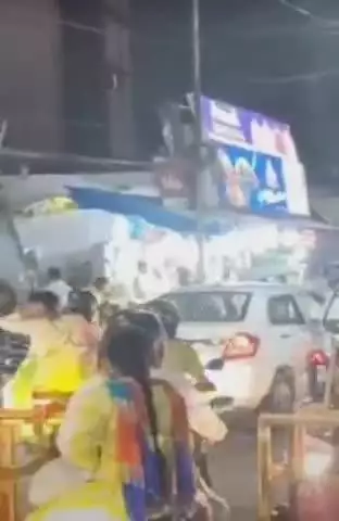 नवाबगंज: धनोखर चौराहे से लेकर घंटाघर तक बकरीद की तैयारियां जोरों पर, बाजारों में उमड़ी भीड़, प्रशासन सतर्क
