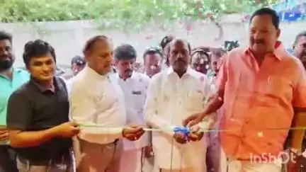 வாலாஜா: முத்துக்கடையில் புதிய கார் இருசக்கர வாகன விற்பனையகத்தை அமைச்சர்கள் எ.வ.வேலு ஆர்.காந்தி திறந்து வைத்தனர்