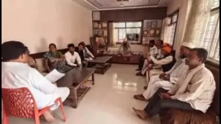 अशोक नगर: अशोकनगर विधायक ने अपने निवास पर लगाया जनता दरबार, जनता की सुनी समस्याएं