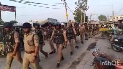तुलसीपुर: विधानसभा तुलसीपुर अंतर्गत मथुरा बाजार में क्षेत्राधिकारी ललिया द्वारा शांति सुरक्षा के दृष्टिगत किया गया पैदल मार्च