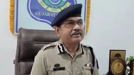 વડોદરા ઉત્તર: ગોરવા પો.સ્ટે ને હંગામી ધોરને અન્ય સ્થળે ખસેડવામા આવેલ હોય પો.કમિશ્નર એ 5 કલાકે ગોરવા વિસ્તાર માંથી પ્રતીક્રિયા આપી હતી.