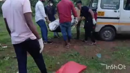 नाशिक: मुंबई आग्रा महामार्गावर उंबर माळी जवळ अपघात ग्रस्त झालेल्या कार मध्ये आढळले तीन जणांचे उजलेले मृतदेह
