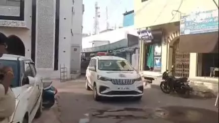 नीमच नगर: नीमच में ईद-उल-जुहा को लेकर पुलिस ने निकाला फ्लैग मार्च, सीसीटीवी और ड्रोन से रखी जा रही है नजर
