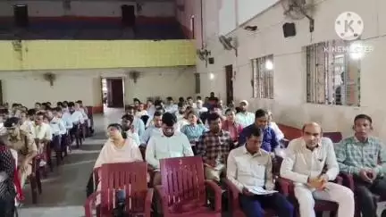 बक्सर: बकरीद पर्व पर विधि व्यवस्था बनाए रखने के लिए DM व SP ने पुलिस अधिकारियों के साथ नगर भवन में की बैठक