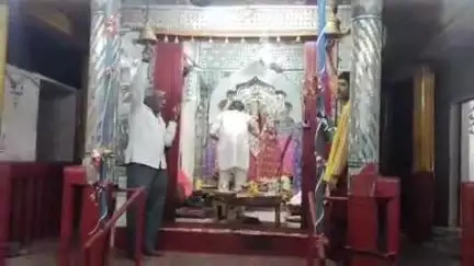 बांधवगढ़: जय स्तम्भ चौक उमरिया के वैष्णो देवी मंदिर में हुई संध्या आरती