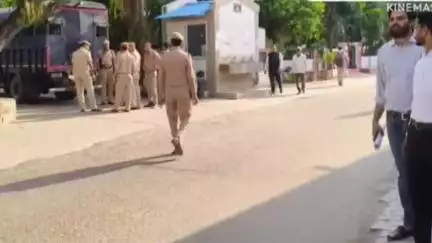 सहारनपुर: राजस्थान की जयपुर जेल में बंद कुख्यात अपराधी सादर खान को कड़ी सुरक्षा के बीच पेशी के लिए सहारनपुर लाया गया
