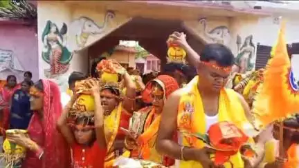निरसा/चिरकुंडा: निरसा: कालीमाटी कॉलोनी के हनुमान मंदिर से निकली 108 कलश यात्रा, जलभरणी के बाद हुई पूजा