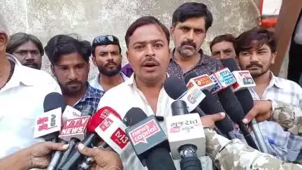 જામનગર શહેર: જામનગરના પાણખાણ વિસ્તારમાં વીજ કાપ...સ્થાનિકોએ આપ્યું આવેદન#jansamasya