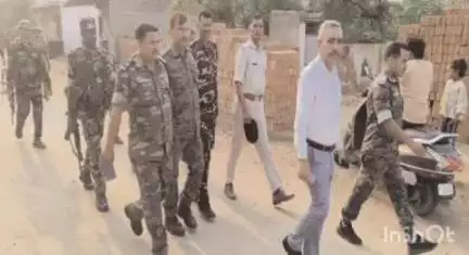 चांदवा: बकरीद को लेकर अंचलाधिकारी के नेतृत्व में निकाला गया फ्लैग मार्च, शांति बनाए रखने की अपील
