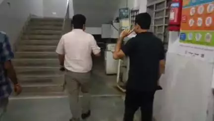 भवानीपुर: एसडीओ अनुपम ने शुक्रवार रात 10:00 बजे भवानीपुर में सामुदायिक स्वास्थ्य केंद्र का किया औचक निरीक्षण