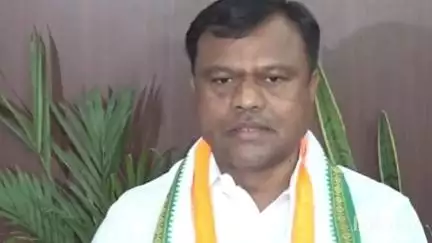 बास्तानार: राजीव भवन से वीडियो जारी कर युक्तियुक्तकरण को लेकर पीसीसी चीफ दीपक बैज ने सरकार को घेरा, कहा- स्कूल बंद, दारू ठेका चालू