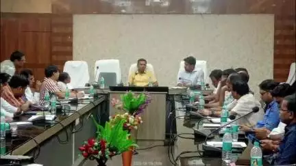 ଓରିଏଣ୍ଟ: ରାଜ୍ୟ ସରକାରଙ୍କ ଏକ ବର୍ଷ ପୂର୍ତ୍ତି ଉପଲକ୍ଷେ ଜିଲ୍ଲା ସ୍ତରୀୟ ବିକାଶ ମେଳା ଆୟୋଜନକୁ ନେଇ ଝାରସୁଗୁଡାରେ ପ୍ରସ୍ତୁତି ବୈଠକ ଅନୁଷ୍ଠିତ
