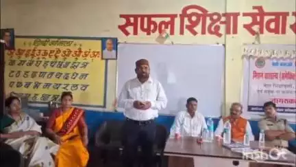 विदिशा नगर: बाल कल्याण समिति के अध्यक्ष और सदस्यों ने शुक्रवार शाम 4 बजे निराश्रित बच्चों को कानून की जानकारी दी