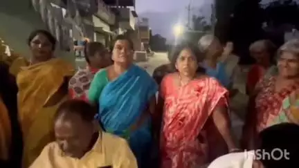 బాపట్లలో వార్డుకు సంబంధం లేని వ్యక్తికి పదవులు ఇస్తే ఊరుకునేది లేదంటూ మహిళలు ఆగ్రహం