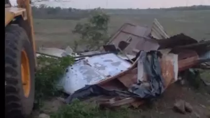 देवास: ग्राम भैंसा खेड़ी में जल गंगा संवर्धन अभियान के तहत तालाब से अतिक्रमण हटाया गया