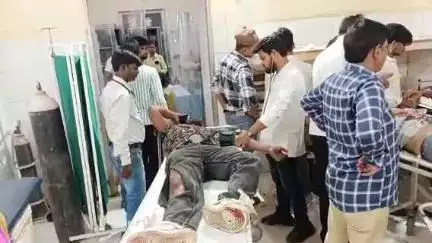 सीतापुर: पक्के पुल के समीप आलोक जौहरी क्लीनिक के पास तेज रफ्तार अज्ञात वाहन ने मोटरसाइकिल को जोरदार टक्कर मारी, दो लोग हुए घायल