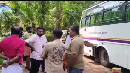 കണ്ണൂർ: പാട്യത്ത് ബസ്സിനടിയിൽ അറ്റകുറ്റപ്പണി നടത്തുന്നതിനിടെ സസ്പെൻഷൻ താഴ്ന്ന് മെക്കാനിക്കിന് ദാരുണാന്ത്യം