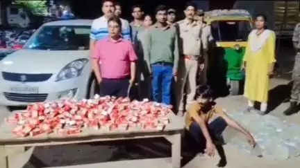 पटना ग्रामीण: पटना: मध निषेध टीम ने अनीसाबाद में ऑटो से 150 लीटर देशी और शिवपुरी से 51 लीटर विदेशी शराब बरामद की